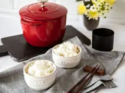 Jaki ryż do sałatek? Odkryj najlepsze rodzaje, które nie sklejają się