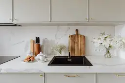 RAL 9002 fronty: Wszystko o kolorze i zastosowaniu w meblach