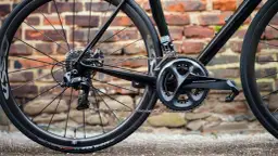 Przegląd grupy Shimano 105: Co oferuje ta popularna grupa?