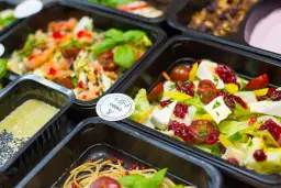 Czy catering się opłaca? Poznaj zalety i ukryte koszty usług cateringowych