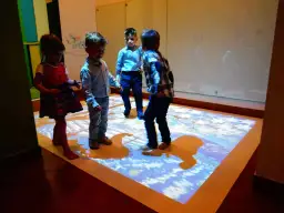 Podłoga interaktywna dla dzieci: nowoczesna edukacja przez zabawę