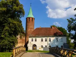 Zamek w Karłowicach: historia, tajemnice i praktyczne informacje dla turystów