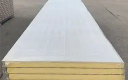 Toiture en panneaux sandwich : avantages, coûts et conseils d'installation