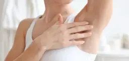 Rumień pod pachą - domowe sposoby na podrażnioną skórę pod pachami