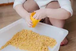 Integracja sensoryczna dla kogo? Poznaj dzieci, które mogą skorzystać