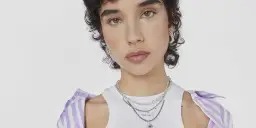 Jaki naszyjnik wybrać do dekoltu w serek, aby wyglądać świetnie?