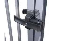 Jakie zamknięcie do bramy dwuskrzydłowej wybrać, by uniknąć problemów?