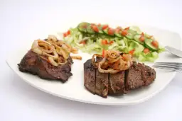 Idealne surówki do wątróbki drobiowej – odkryj najlepsze połączenia