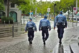 Czy w Niemczech jest bezpiecznie? Aktualna sytuacja i zagrożenia w kraju