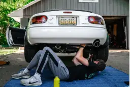 Jak ściągnąć sprężyny z amortyzatora bez ryzyka uszkodzeń