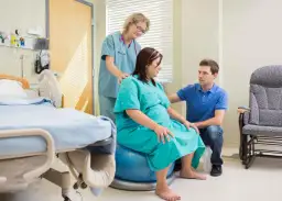 Kiedy rozwarcie przed porodem? Objawy i etapy - co wiedzieć