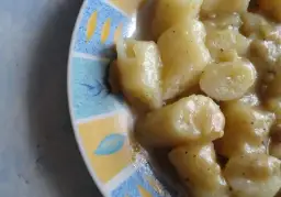 Kopytka z jakim sosem – najlepsze propozycje, które zaskoczą smakiem