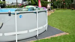 Co pod basen ogrodowy - jakie materiały zapewnią trwałość i oszczędność