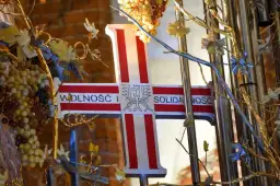 Krzyż Pamięci Ofiar Stanu Wojennego: Symbol Walki o Wolność