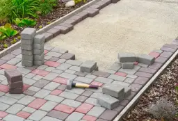 Jaki beton do palisady? Wybierz najlepszy i trwały materiał budowlany