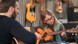 Naucz się grać zawsze tam gdzie ty na ukulele - kompletny poradnik 2025