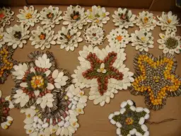 Ozdoby: jak zrobić kwiaty do wieńca dożynkowego krok po kroku