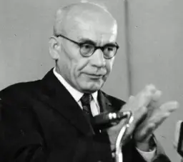 Kiedy improwizacja tworzy historię: Wpływ na sztukę sceniczną