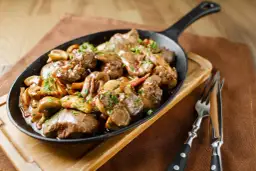 Jak dobrze zrobić wątróbkę drobiową, aby uniknąć twardości i smaku