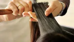 Kosmetyki wygładzające włosy Rossmann – najlepsze produkty i opinie