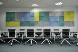 Jak poprawić akustykę w biurze? 5 skutecznych metod