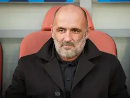 Ile zarabia trener reprezentacji Polski? Zaskakujące różnice w wynagrodzeniu