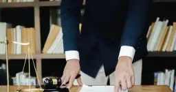 Kto dziedziczy po osobie niezamężnej, bezdzietnej oraz po bezdzietnym bracie kawalerze?