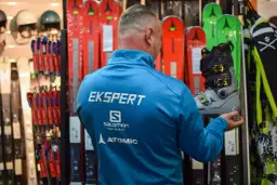 Jak wybrać idealne buty narciarskie i uniknąć błędów przy zakupie