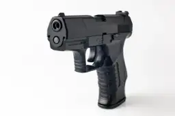 Kto może mieć pozwolenie na broń? Sprawdź wymagania i zasady