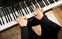 Keyboardy a sceniczna ekspresja: Jak wykorzystać różnorodność funkcji i kontrolerów podczas występów na żywo