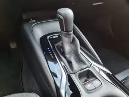 Co oznacza b na skrzyni biegów i jak wykorzystać ten tryb w praktyce