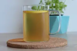 Przepis na mrożoną herbatę Starbucks w domu: 3 najprostsze warianty smakowe