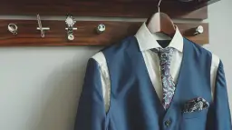 Kamizelka do garnituru: Jak nosić ją z klasą i wyróżniać się?