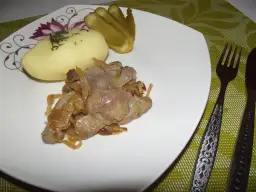 Przepis na żołądki drobiowe z cebulą, które zachwycą Twoich bliskich