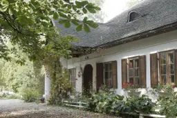 Gdzie dokładnie znajduje się dworek z Rancza i jak go odwiedzić