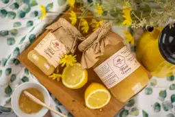 łyżeczka miodu ile kalorii – czy miód tuczy i jak wpływa na dietę?