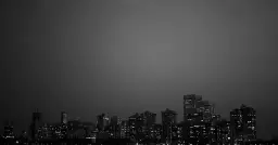 Jakie są modne ubrania w stylu cyberpunk w 2025 roku i gdzie je znaleźć?