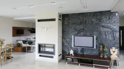 Czy przy kominku mogą być panele? Bezpieczne rozwiązania i porady