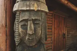 Najciekawsze skanseny archeologiczne w Polsce – historia i atrakcje