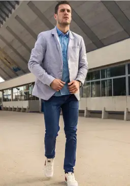 Stylizacja casualowa męska: jak uniknąć nudnych zestawów i wyglądać stylowo na co dzień