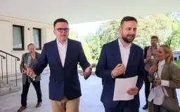 Ile poparcia ma Hołownia? Analiza sondaży i ich wpływ na wybory