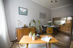 Czym charakteryzuje się styl vintage? Odkryj jego unikalne cechy