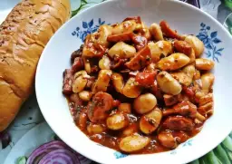 Aromatyczna fasolka po bretońsku z kurczakiem: Sprawdź jak ją przyrządzić