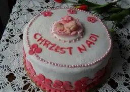 Proste i efektowne ciasta na chrzest – przepisy na słodki poczęstunek bez stresu