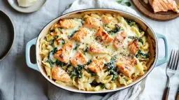 Prosta zapiekanka makaronowa z łososiem i szpinakiem na obiad