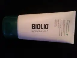 Bioliq specialist niedoskonałości peelingujący żel do mycia twarzy - skuteczne rozwiązanie dla cery z problemami