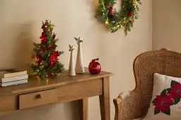 Jak udekorować schody na Boże Narodzenie: 10 inspirujących pomysłów