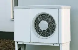 Pompa ciepła o podwyższonej klasie efektywności energetycznej – co to oznacza dla Twoich kosztów?