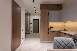 Jak stworzyć minimalistyczne wnętrze, które łatwo utrzymać w czystości?