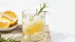 Orzeźwiające drinki z miodem pitnym, które zachwycą każdego latem